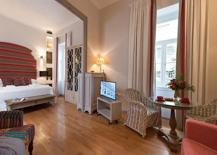 Acropolis Townhouseco Suites